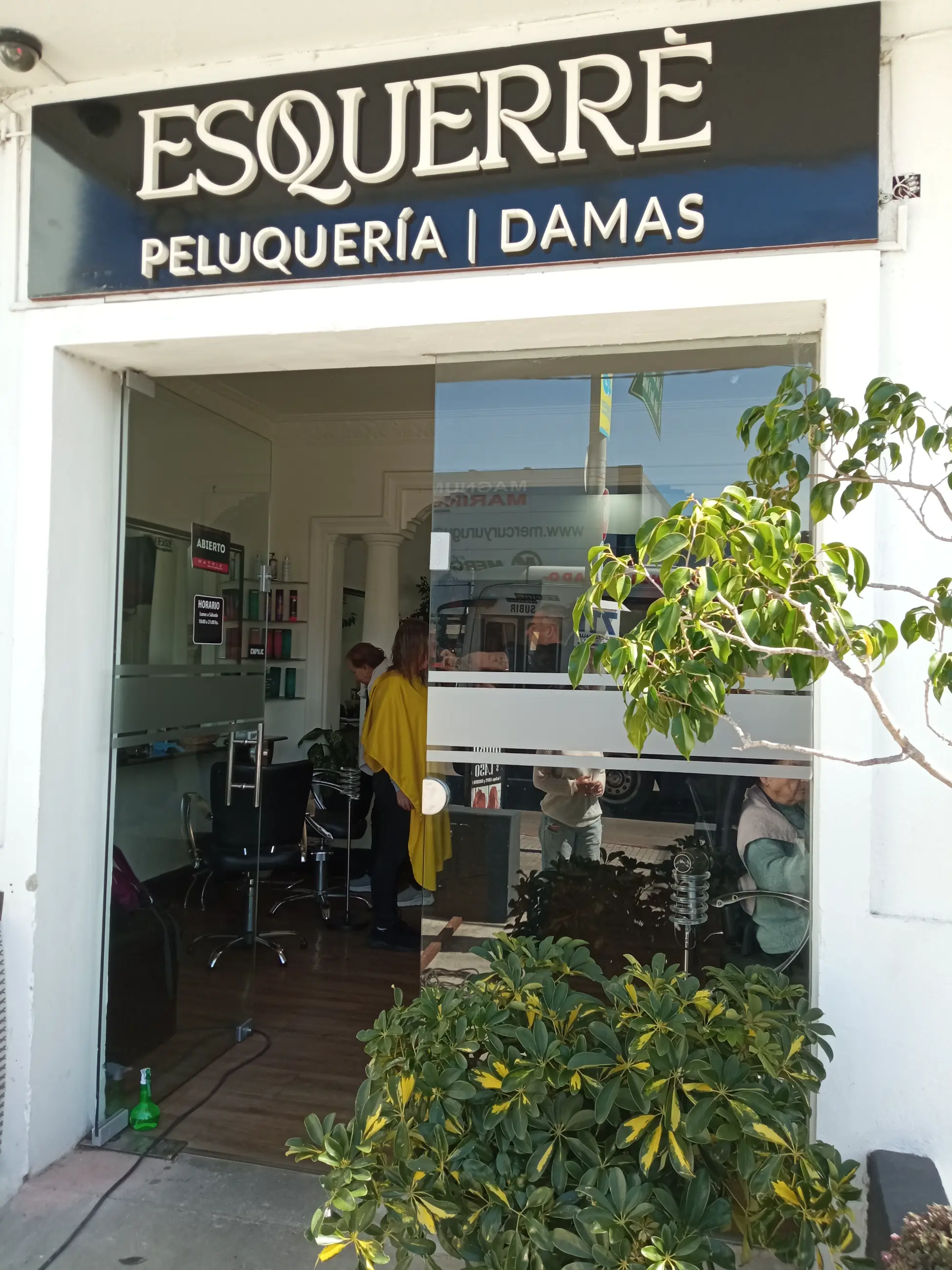 Peluquería Esquerré - Peluquería en Brazo Oriental, Montevideo — foto 2
